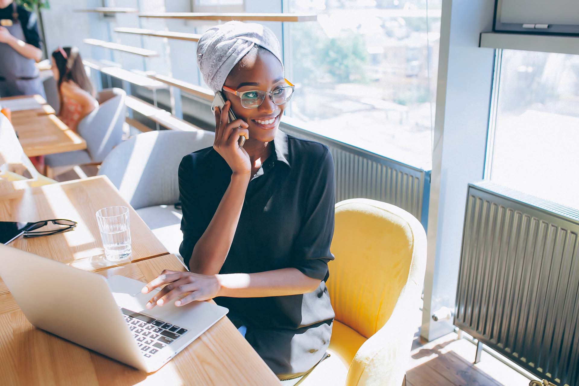 La mezcla asombrosa: Viajeros de negocios y espacios de trabajo en hoteles 1 viajeros corporativos, viajeros de ocio, espacios de trabajo de hoteles, millennials, generación z, millennials versus generación z, millenials vs generación z,