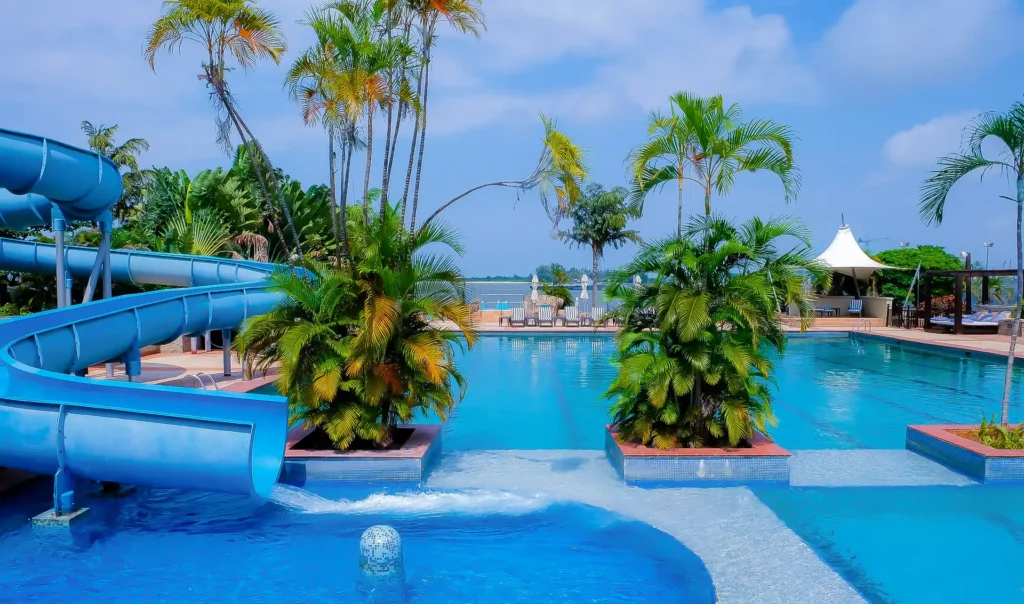The Best Hotel in Lagos Nigeria: 5 Unmatched Luxury and Comfort Features 5 otal mafi kyau a lagos nigeria - otel fadar gwamnatin tarayya, Eko Hotels & Suites, mai ba da alkama, alatu da jin dadi, matafiya masu hankali.